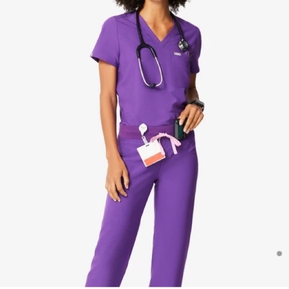 FIGS Limited Edition ULTRA VIOLET Catarina Scrub Top Medium - Picture 2 of 2